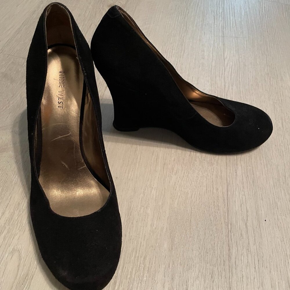 Nine West suede round toe wedges
